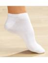 socquettes chaussettes de femmes en tout genre mais surtout des socquettes courtes et fines.. j'adore ca..chacun son tru